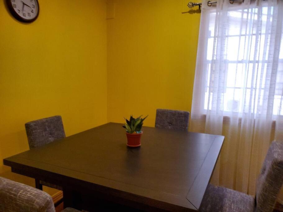 Upstairs 2 Bedroom Avalon Regia Apartment Джорджтаун Екстер'єр фото