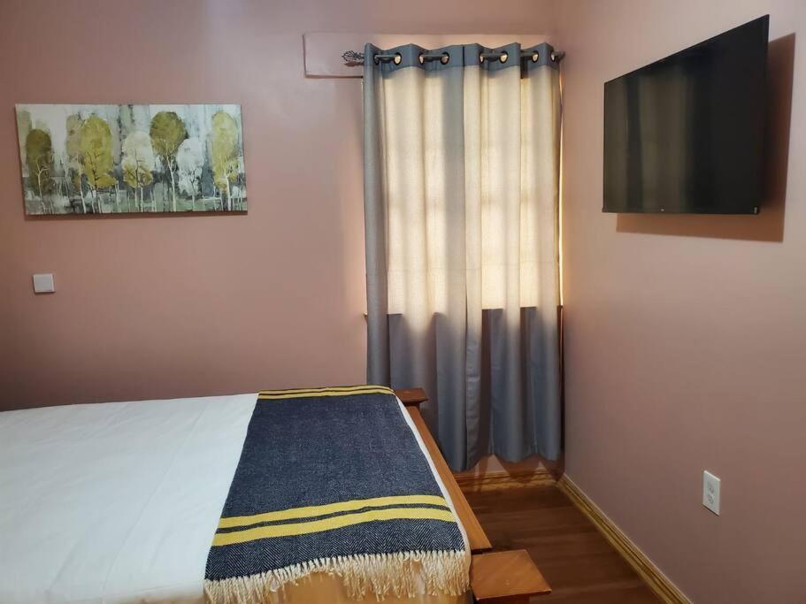Upstairs 2 Bedroom Avalon Regia Apartment Джорджтаун Екстер'єр фото